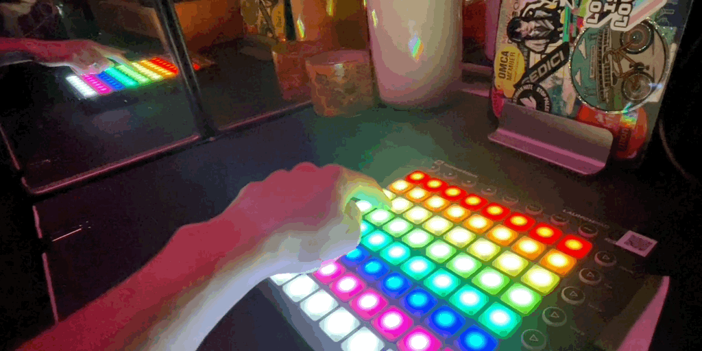 Press any button on the drum pad – hear a sound effect.
